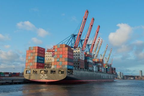 A Kínából áruval megrakottan Európába és Amerikába érkező hajók konténereinek jó részét hulladékkal töltik meg a visszaútra