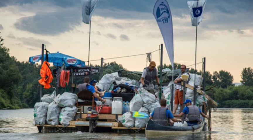 A petkalózok idén több mint 10 tonna hulladékot gyűjtöttek össze a Tiszán