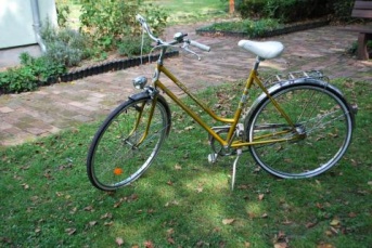arany színű bicikli