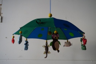 bébijáték esernyőből