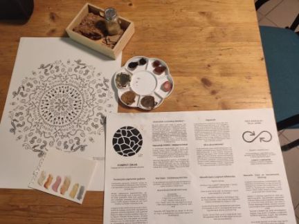 komposzt mandala pigmentfestékkel