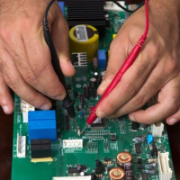Javítható elektronikai eszközök a szemétben